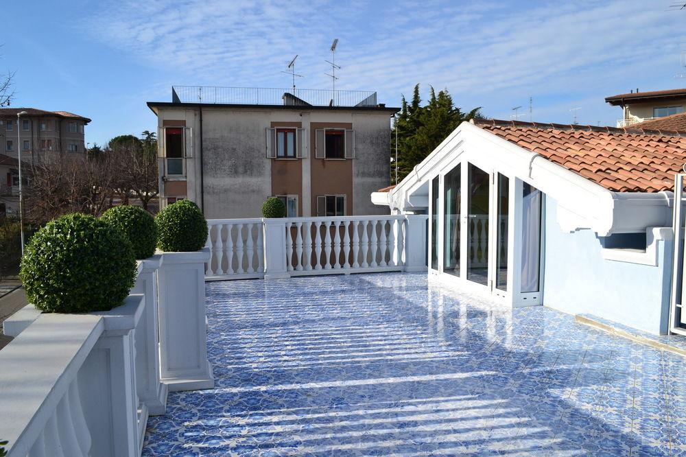 B And B Della Mimosa Ντεζεντσάνο ντελ Γκάρντα Εξωτερικό φωτογραφία