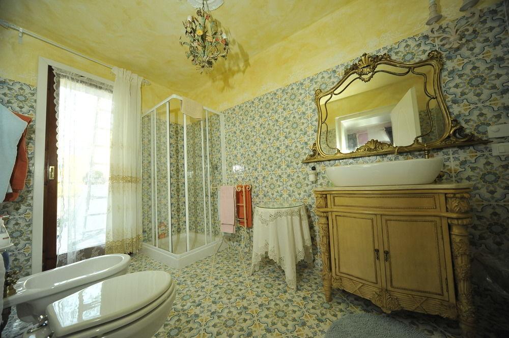 B And B Della Mimosa Ντεζεντσάνο ντελ Γκάρντα Εξωτερικό φωτογραφία